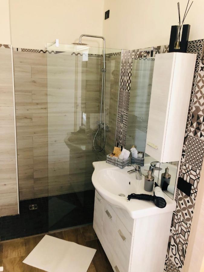 B&B Tenuta Legnate Sesto Calende Buitenkant foto