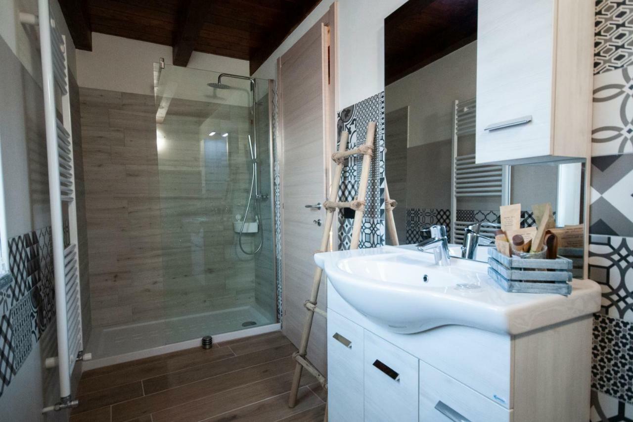 B&B Tenuta Legnate Sesto Calende Buitenkant foto
